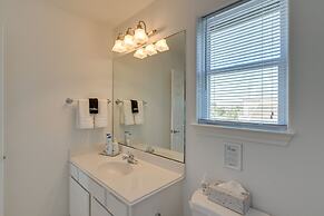 Steps to Sand: Pirates Beach House in Galveston!