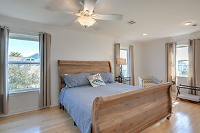 Steps to Sand: Pirates Beach House in Galveston!