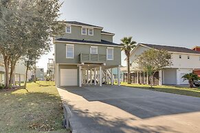 Steps to Sand: Pirates Beach House in Galveston!