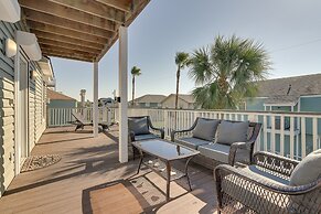 Steps to Sand: Pirates Beach House in Galveston!