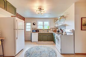 Charming Gardiner Home w/ Yard & Sunroom