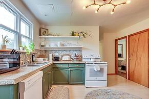 Charming Gardiner Home w/ Yard & Sunroom