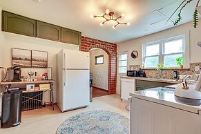 Charming Gardiner Home w/ Yard & Sunroom