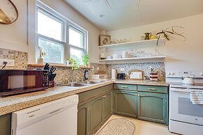 Charming Gardiner Home w/ Yard & Sunroom