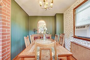 Charming Gardiner Home w/ Yard & Sunroom