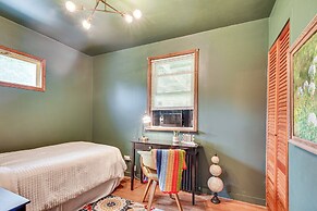 Charming Gardiner Home w/ Yard & Sunroom