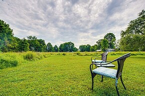 Charming Gardiner Home w/ Yard & Sunroom