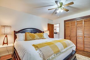 Charming Gardiner Home w/ Yard & Sunroom