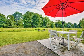 Charming Gardiner Home w/ Yard & Sunroom