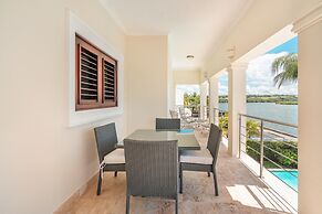 Luxe Retreat With Lake View in Casa de Campo