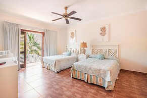 Luxe Retreat With Lake View in Casa de Campo