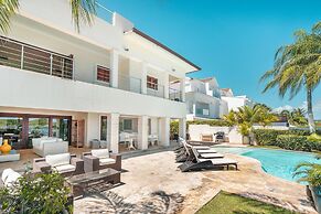 Luxe Retreat With Lake View in Casa de Campo