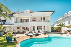 Luxe Retreat With Lake View in Casa de Campo