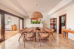 Luxe Retreat With Lake View in Casa de Campo