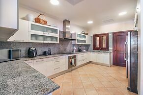 Luxe Retreat With Lake View in Casa de Campo