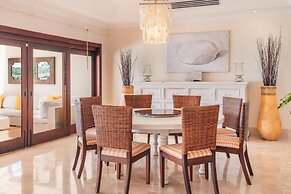 Luxe Retreat With Lake View in Casa de Campo