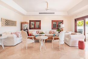 Luxe Retreat With Lake View in Casa de Campo