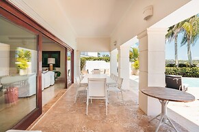 Luxe Retreat With Lake View in Casa de Campo