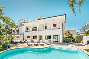 Luxe Retreat With Lake View in Casa de Campo