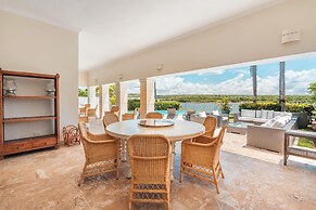 Luxe Retreat With Lake View in Casa de Campo