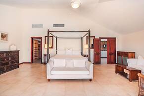 Luxe Retreat With Lake View in Casa de Campo