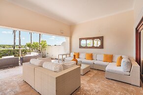 Luxe Retreat With Lake View in Casa de Campo