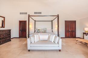 Luxe Retreat With Lake View in Casa de Campo