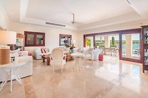 Luxe Retreat With Lake View in Casa de Campo