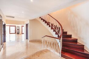 Luxe Retreat With Lake View in Casa de Campo