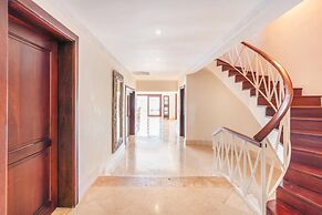 Luxe Retreat With Lake View in Casa de Campo