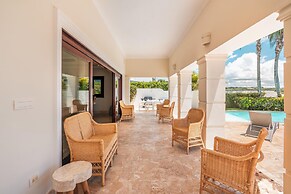 Luxe Retreat With Lake View in Casa de Campo