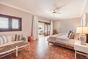 Luxe Retreat With Lake View in Casa de Campo