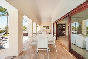 Luxe Retreat With Lake View in Casa de Campo