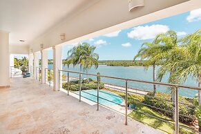 Luxe Retreat With Lake View in Casa de Campo