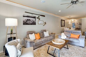 Boat Slip + Pool Access: Osage Beach Retreat