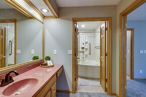 Peaceful Hibbing Getaway: Heated Floors, Fire Pit!