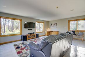 Peaceful Hibbing Getaway: Heated Floors, Fire Pit!