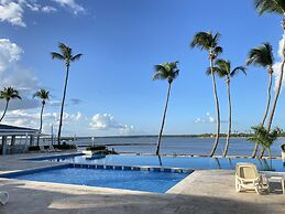 Apt w Beach Front Beach Access at Nueva Romana