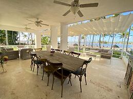 Apt w Beach Front Beach Access at Nueva Romana