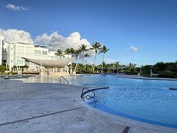 Apt w Beach Front Beach Access at Nueva Romana