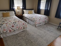 Loyalist Inn & Suites