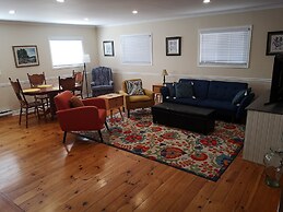 Loyalist Inn & Suites