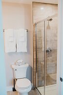 Loyalist Inn & Suites