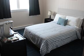 Loyalist Inn & Suites