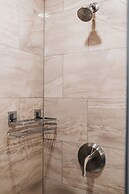 Loyalist Inn & Suites