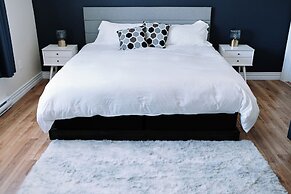 Loyalist Inn & Suites