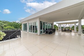 Luxury and Playful 5 Bed Pool Villa - CC