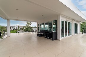 Luxury and Playful 5 Bed Pool Villa - CC