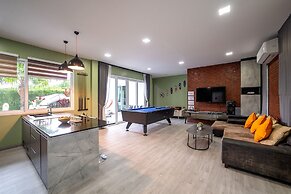 Luxury and Playful 5 Bed Pool Villa - CC