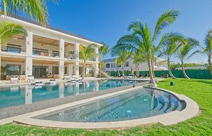 Luxury Villa With Heated Pool Jacuzzi Full Staff